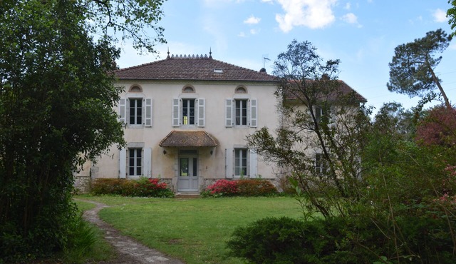 Family property in a green setting 40 minutes from the ocean