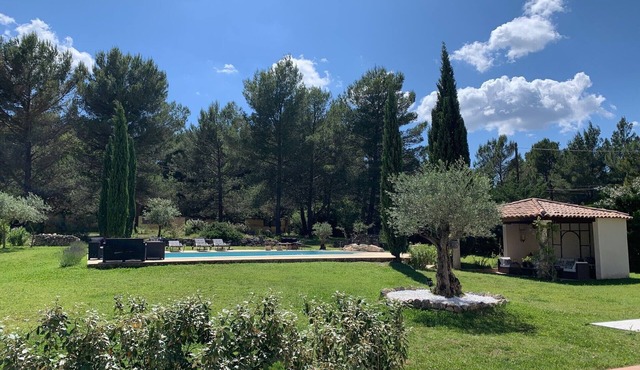 FAMILY PROPERTY IN PROVENCE, WITH CHARMING OUTBUILDING