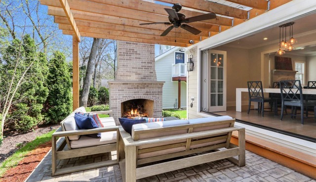 Family Retreat, 3BR each with Ensuite, Lakeside Community