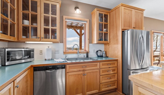 Family Ranch with Fully Stocked Kitchen & Valley Views