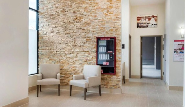 Family Ready Rooms with Two Queens | Quick Train Ride to New York City