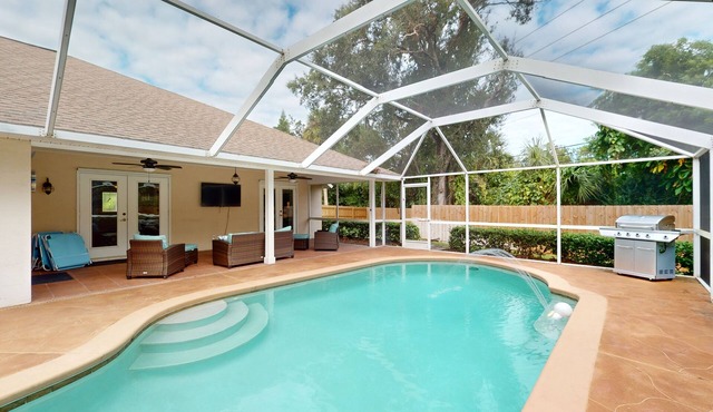 Family‑Ready Stay with Private Pool, Enclosed Yard, Dog-Friendly & Gas Grill! 🌞