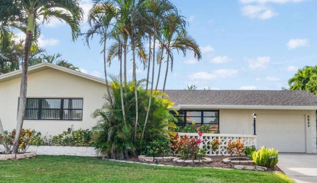 Family Retreat Near Beach/Downtown/PGA - King Bed