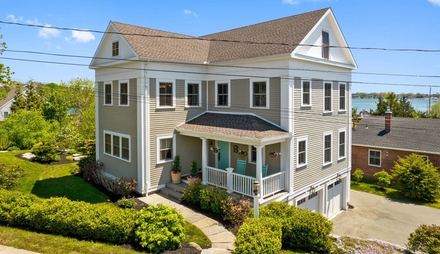 Family Retreat 0.8 miles from The Mystic Drawbridge & close to Noank village