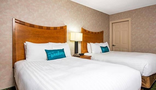 Family Retreat! 2 Great Units, Pool, Free Parking, Near Lake of the Ozarks