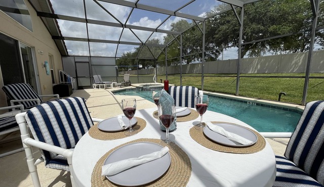 Family Retreat, 4 Bedroom Villa with Private Pool and Spa Near Disney Parks