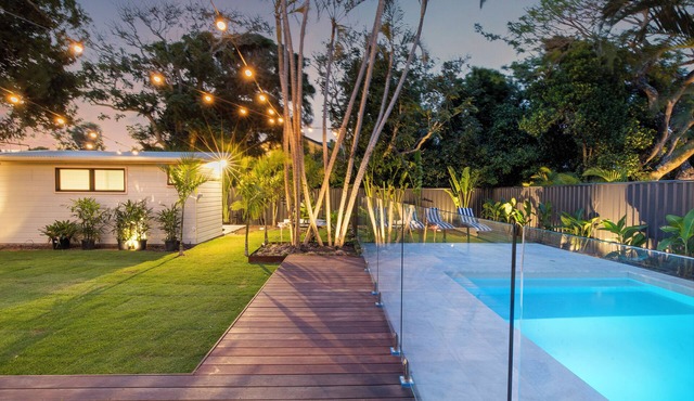 Family Retreat - Architect design home with mineral pool and outdoor fireplace