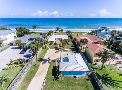 Family retreat at the beach - direct oceanfront!