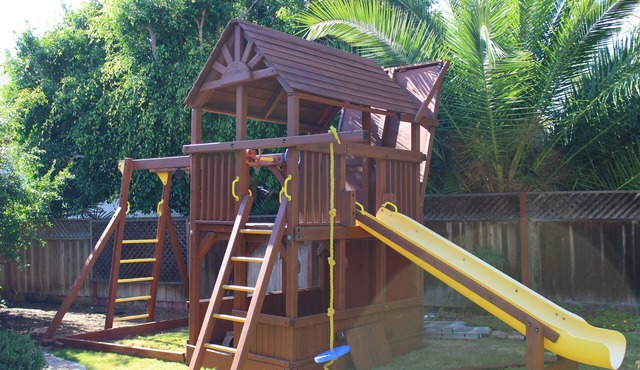 Family Retreat-Beach Oasis: 6 bedrooms, large Yard/garden,
