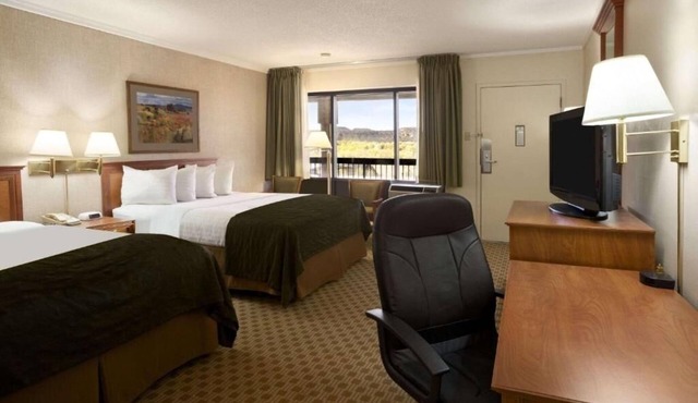Family Retreat Close to Lake State Park | Complimentary Breakfast