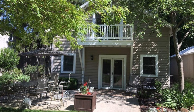 Family retreat close to Lake Maxinkuckee, Culver Academies, Golf, & Restaurants