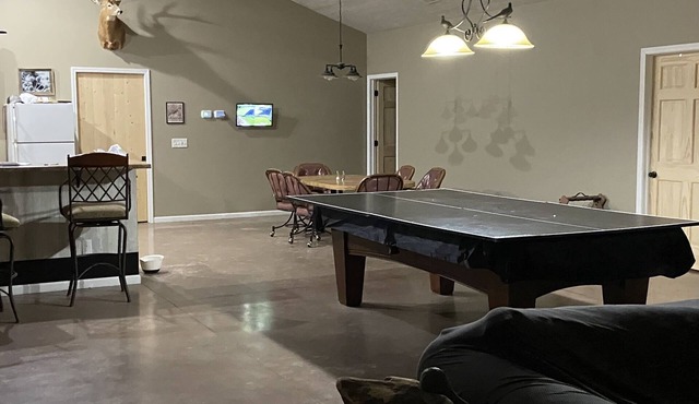 Family Retreat-fishing pond, pool table and double bunks!