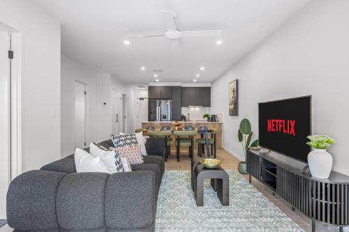 Family Retreat - Free Secure Car Park, Garden City Westfield Shopping, Restaurants