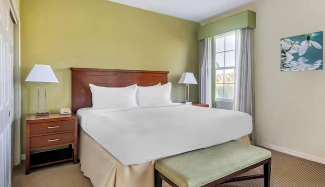 Family Retreat in 2 Spacious Suites w/2BR + Tub Near Orlando Theme Parks