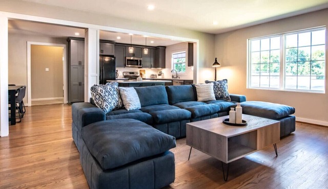 Family Retreat in Birmingham – 7BR/4BA