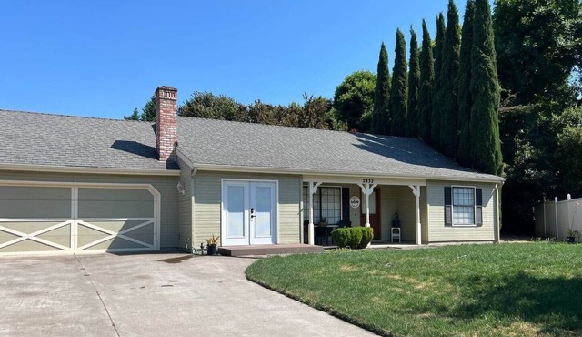 Family Retreat In E Medford 3BR/2BA - King - 2 Queen -Pac n Play - BBQ