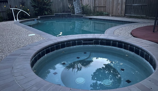 Family Retreat in Houston, Pool & Spa Sleeps 15 Oasis, Relax & Reconnect Style