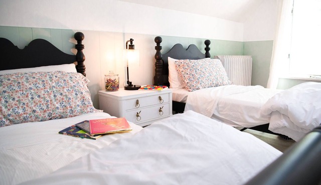 ✨Family Retreat in the Heart of Town! 4BR Charm, Ideal for Memorable Getaways🧚