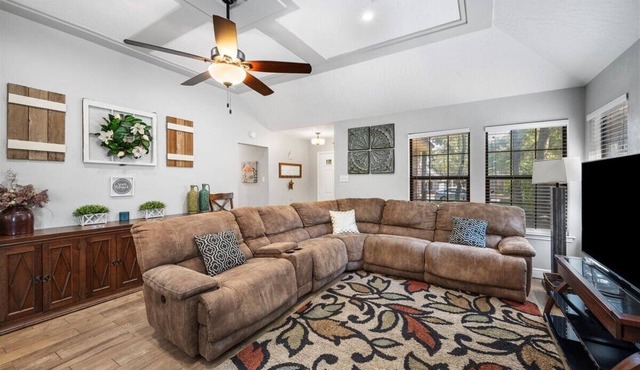 Family Retreat - Jetted Bathtub - Next to park with Pool, Tennis, & Playground!