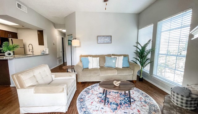 Family Retreat - Near Shopping, Dining & Beach