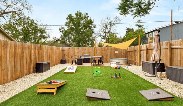Family Retreat near downtown w/Pool/Hot Tub, BBQ, Fire Pit & Game Table & more