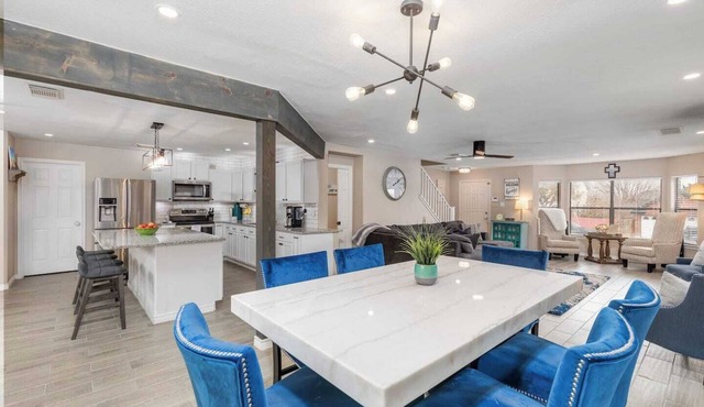 Family Retreat near Six Flags Sea World La Cantera