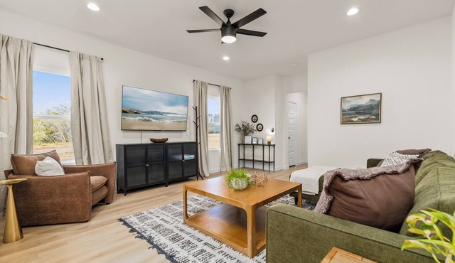 Family Retreat near SeaWorld + Pool, Park & Pickleball