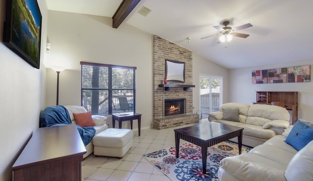 Family Retreat! New Kitchen, Large Deck!