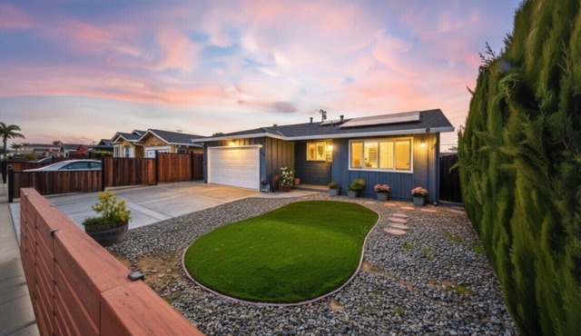 Family Retreat Oasis Stylish 3BR Home w/Garage