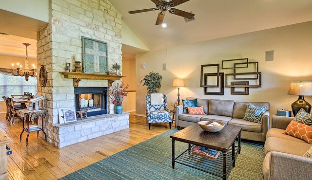 Family Retreat on Guadalupe River: 2 Living Areas!