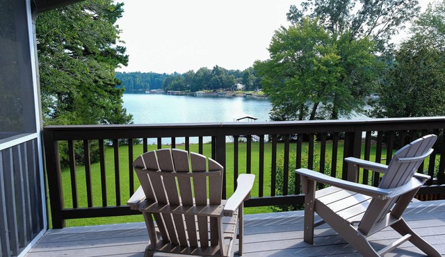 Family Retreat on South Cove of Lake Keowee; Private Dock; ~ 10 Mi from Clemson