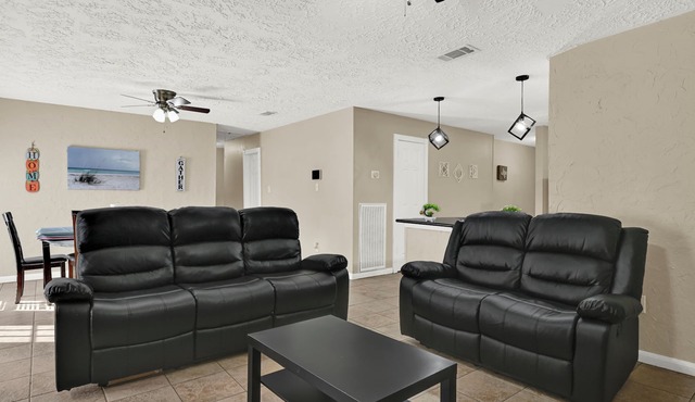 Family Retreat: Patio, RokuTV, Sleeps 10