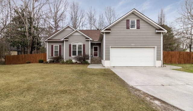 FAMILY RETREAT/PET FRIENDLY NEAR MILITARY BEACHES AND BASES
