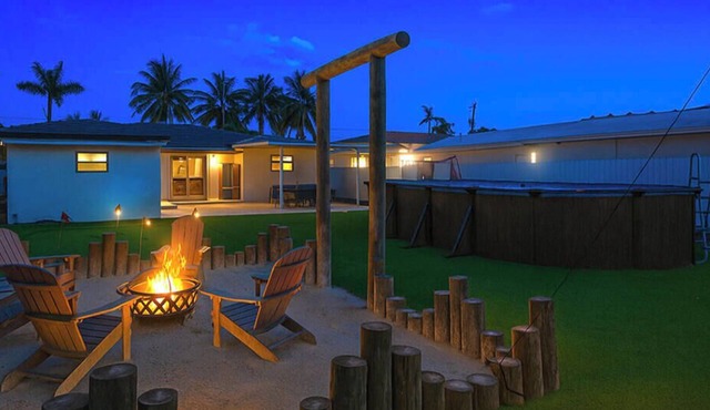 Family Retreat/Pool/Courts/Firepit/Mini Golf & Fun
