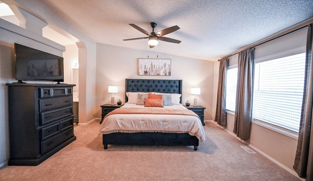 Family Retreat - Pool, Hot Tub, BBQ, Game Room