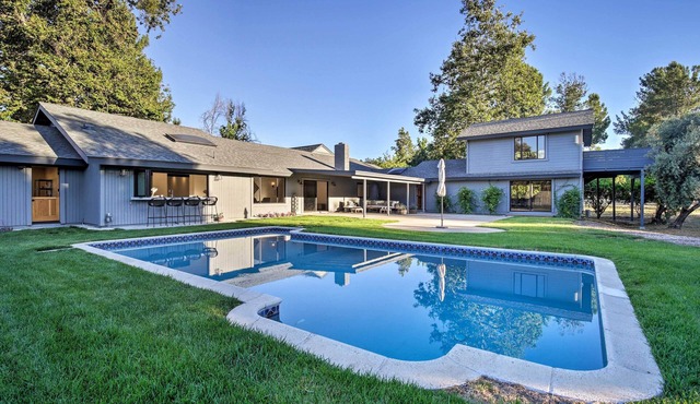 Family Retreat - Private Tennis Court & Game Room