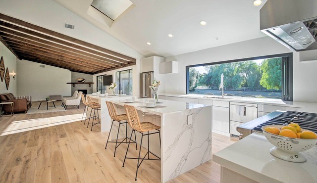Family Retreat - Private Tennis Court & Game Room