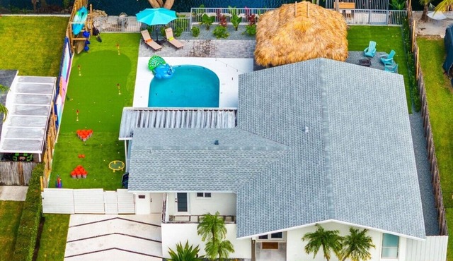 Family Retreat Sleeps 11, Heated Pool, Mini Golf, Kayak Experience, Waterfront