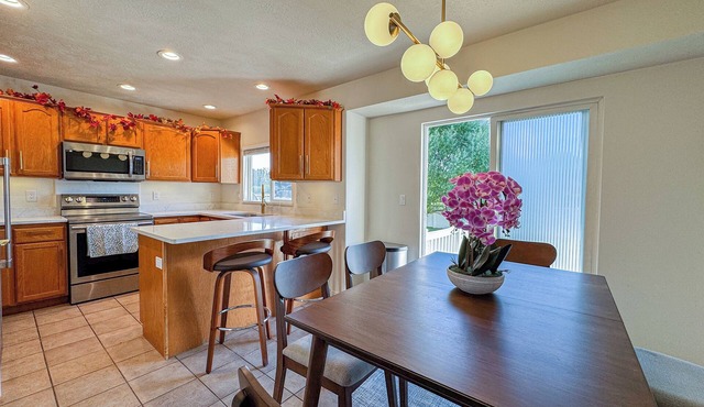 Family Retreat Near SLC Airport 6 BR 3.5 Bath