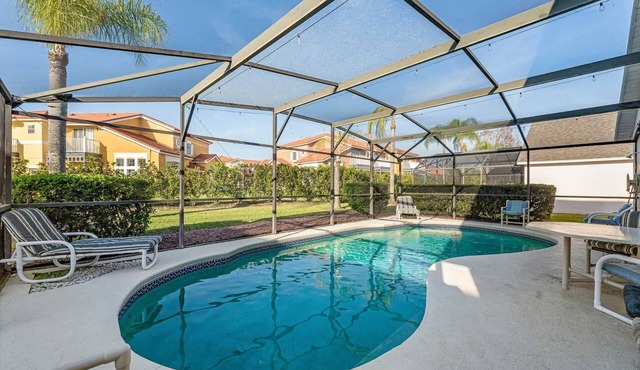 Family retreat w/heated pool & BBQ