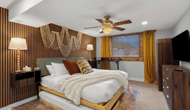 Family Retreat w/Hot Tub near Zoo & Forest Park