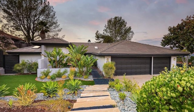 Family Retreat w/Hot Tub, Big Back Deck & Games!