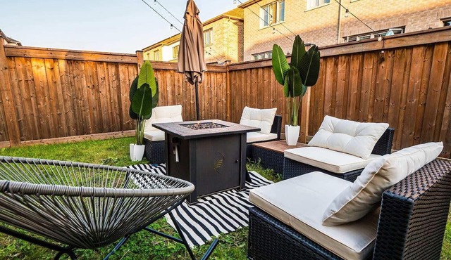 Family Retreat w/Pool Table, Fire Table & BBQ
