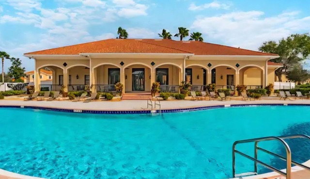 Family Retreat w/Pool & Gym in Kissimmee