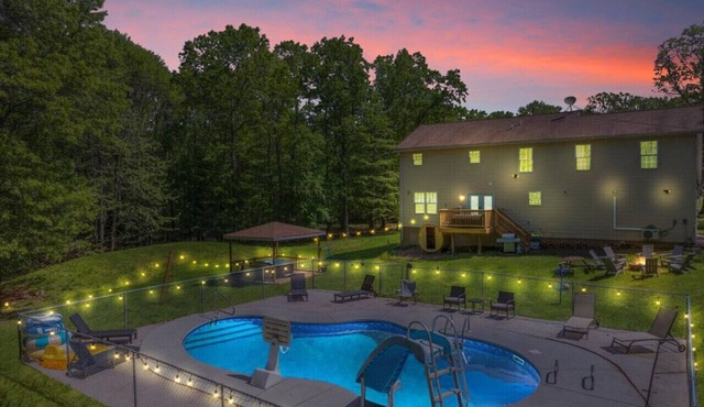 Family Retreat w/Pool & Views!