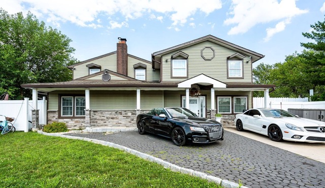 Family retreat w/ resort style pool w/ hot tub/playground & more by Sesame Place