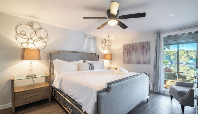 *Family Retreat w/Lake FRONT View (4bdr)