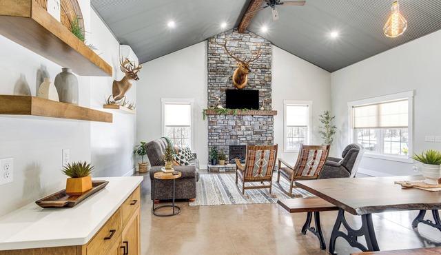 Family Retreat w/Fire Pit & Yard in Mineral City