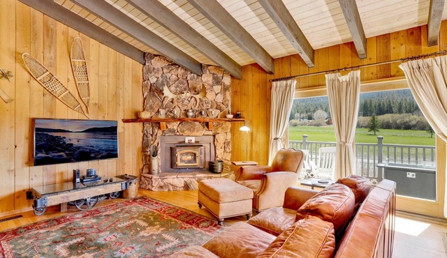 Family Retreat: Walk to Zoo & Golf Course | 3BR w/BBQ & Wood Fire
