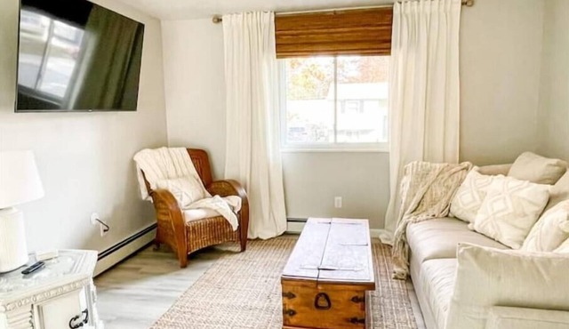 Family Retreat-Walk to Lake-Cedar Point-Deck/Grill